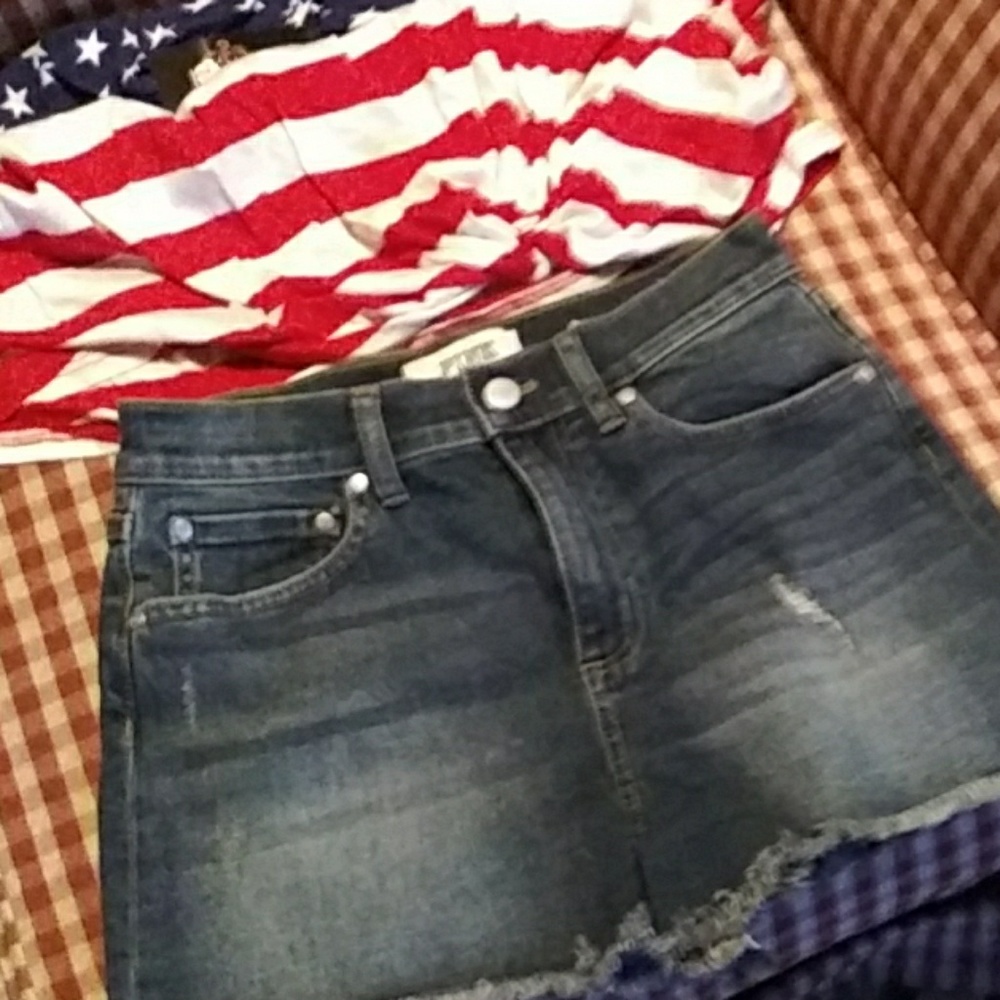 💋LAST PAIR😘VS. PINK denim shorts - Picture 6 of 6